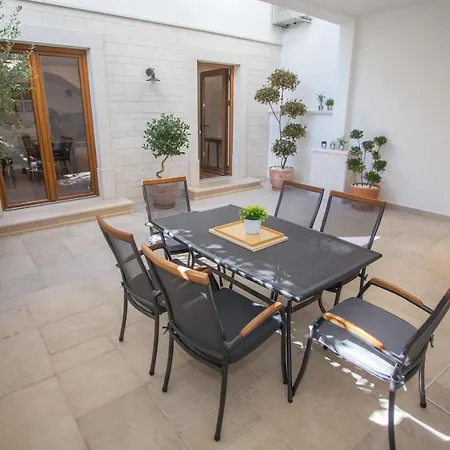 بيت للعطل Camellia *